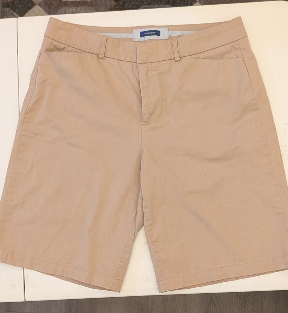 Dockers Women's Kahki Bermuda Shorts
